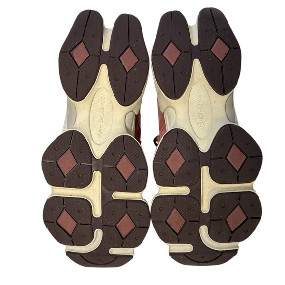 New Balance 9060 Cherry Blossom Size M10/W11.5 with Box - Picture 6 of 8